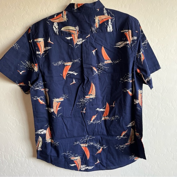 Old Navy Everyday Built-In Flex Printed Short Sleeve Men's Shirt
Size L - Picture 6 of 13